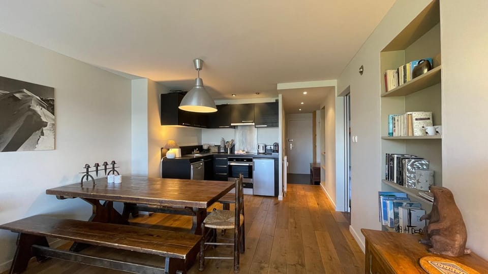 Kitchen or kitchenette, Dining area, oven, stove