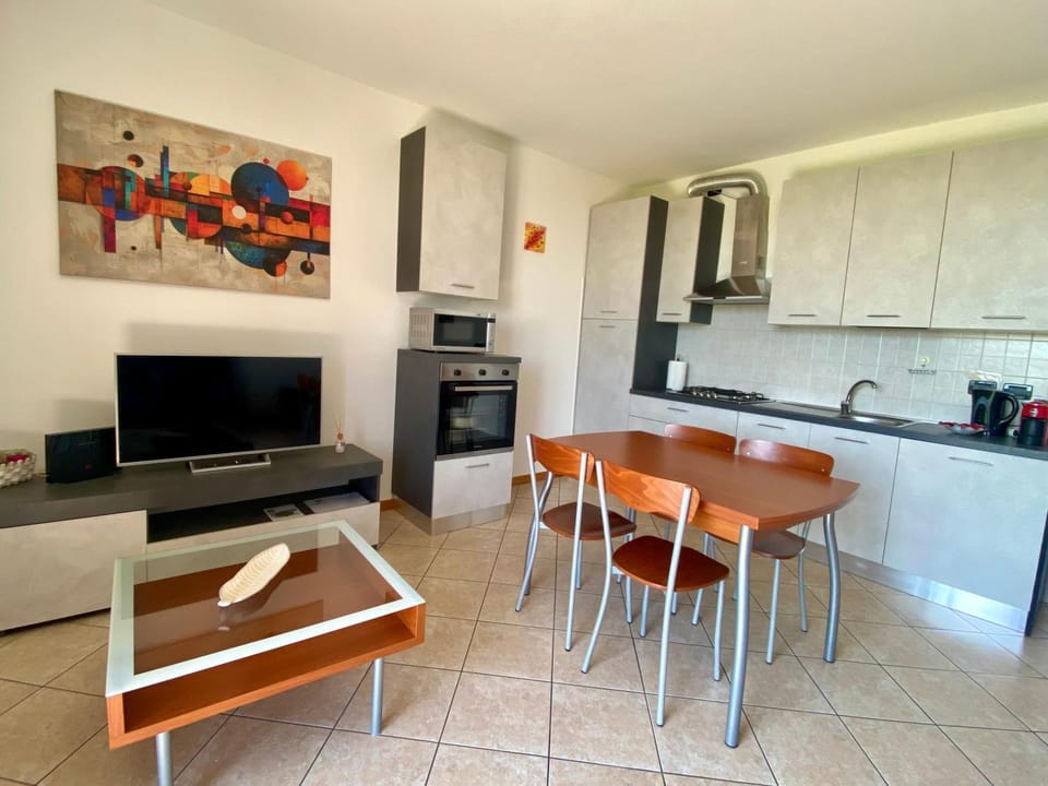 TV and multimedia, Kitchen or kitchenette, Living room, Dining area