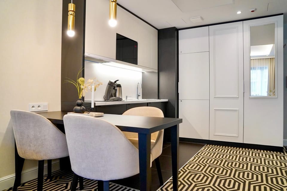 Kitchen or kitchenette