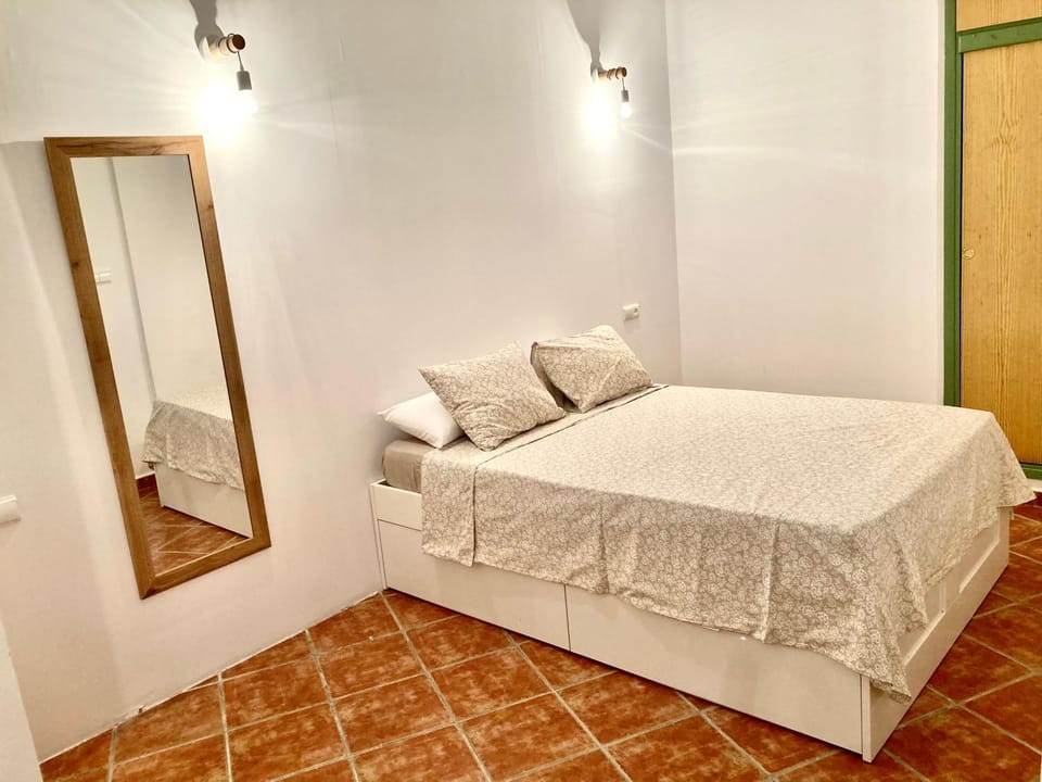 Bed, Photo of the whole room, Bedroom, wardrobe