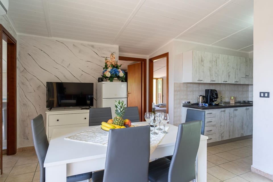 TV and multimedia, Kitchen or kitchenette, Living room, Dining area, pet friendly, stove