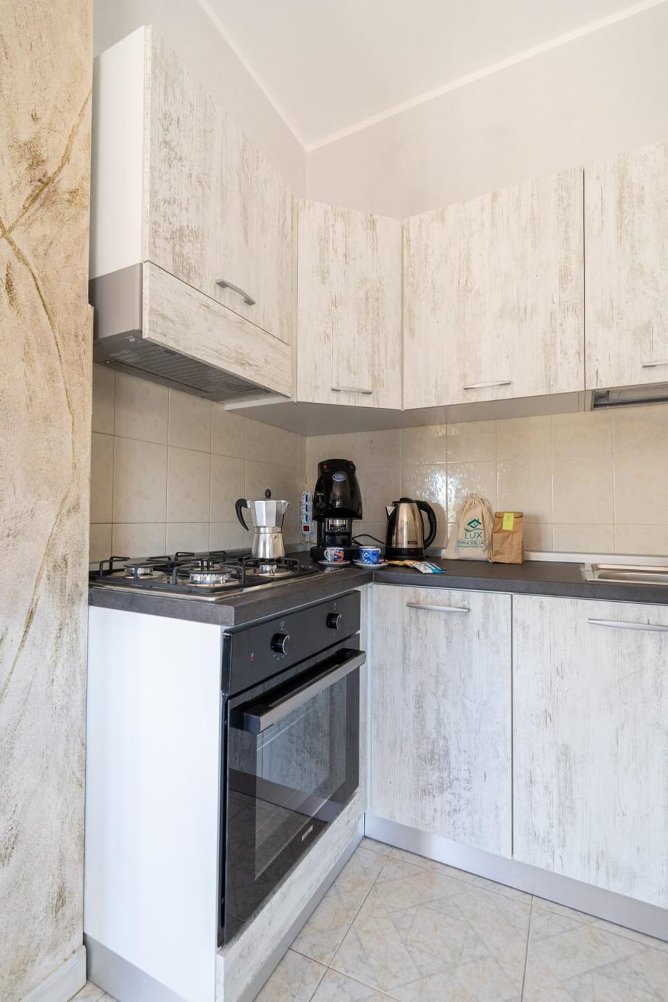 Coffee/tea facilities, Kitchen or kitchenette, pet friendly, kitchen, kitchen