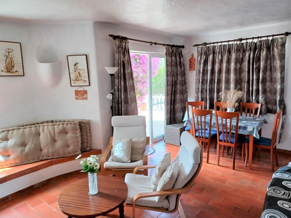 Seating area, Dining area