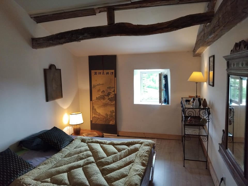 Photo of the whole room, Bedroom