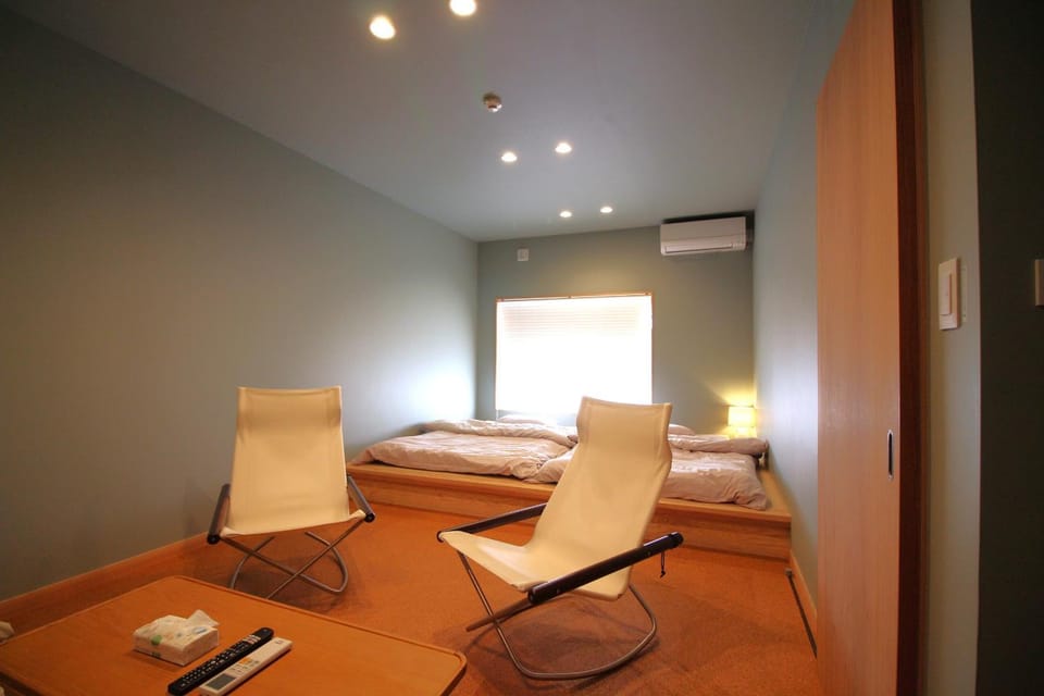 Bed, Living room, Photo of the whole room, Bedroom