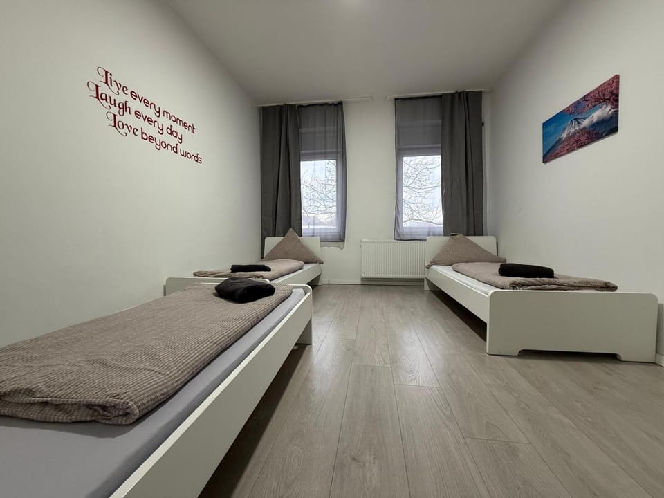 estrella24 LIVING ROOMS Tokio Apartment in Herne