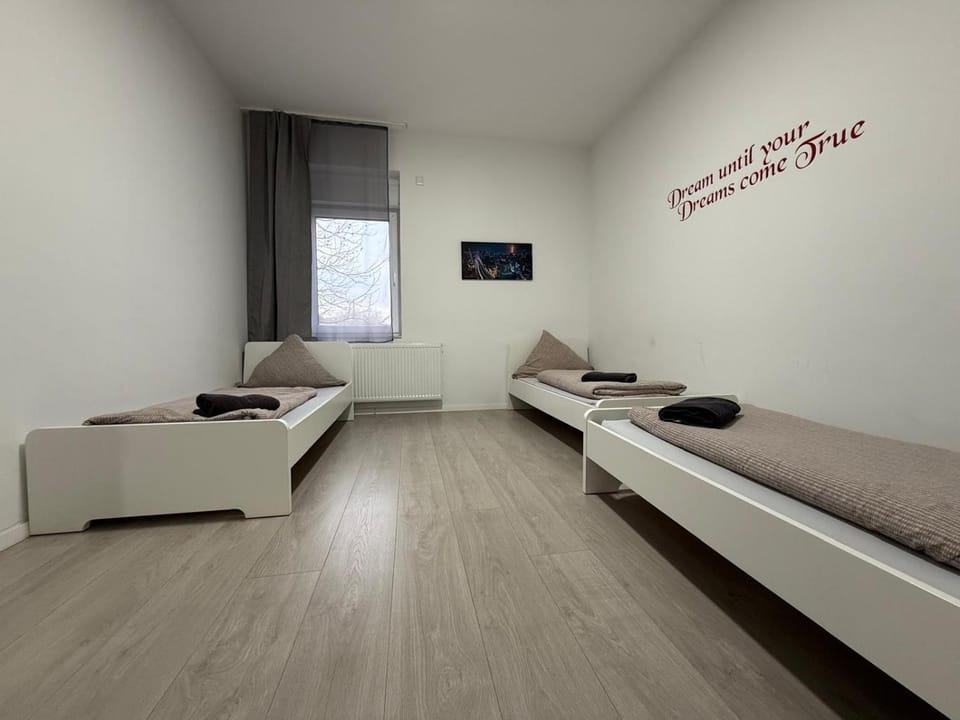 estrella24 LIVING ROOMS Tokio Apartment in Herne