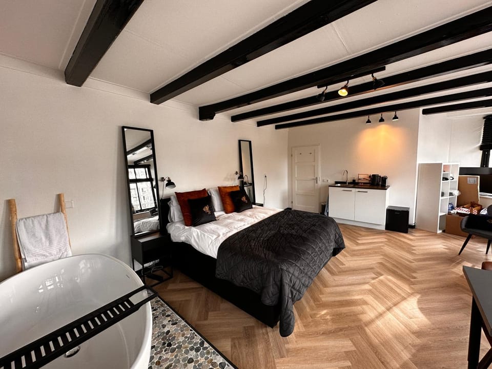 Bed, Kitchen or kitchenette, Living room, Photo of the whole room