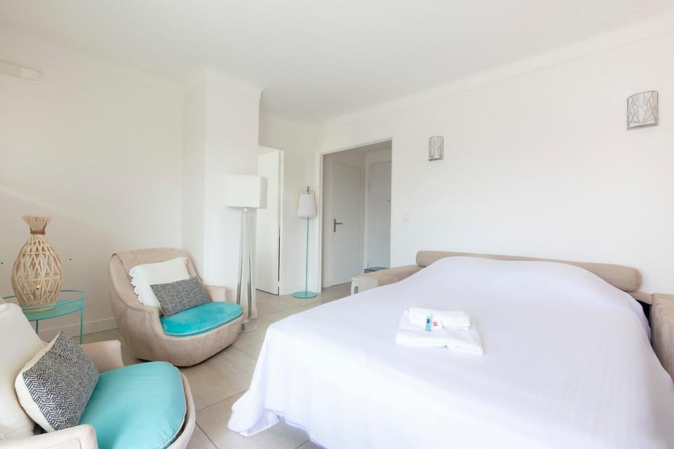 Living room, Bedroom