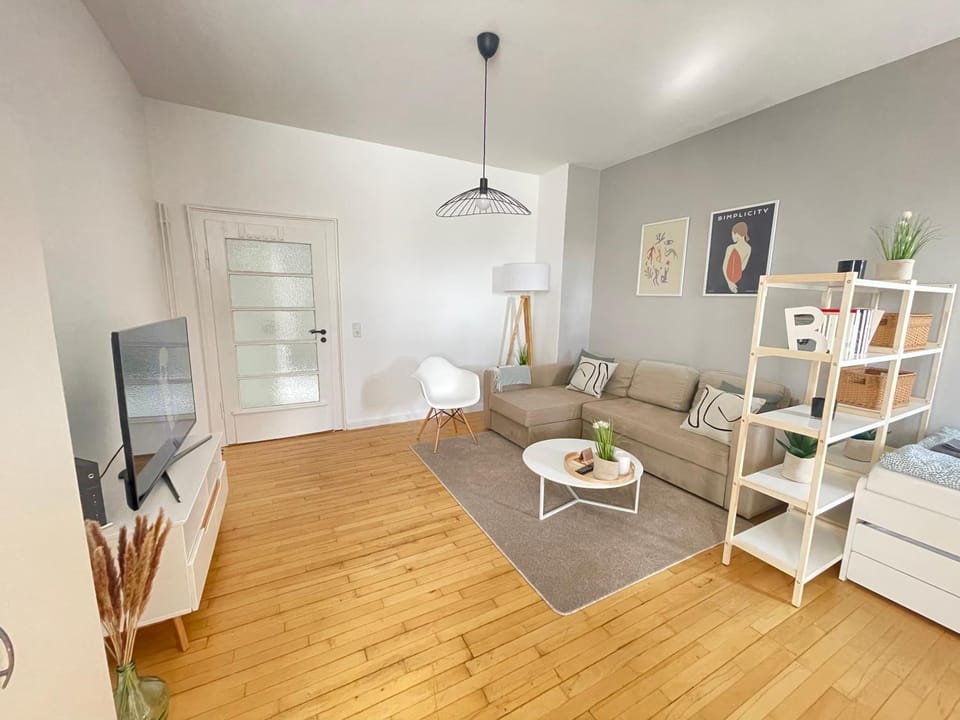 Communal lounge/ TV room, TV and multimedia, Living room, Seating area, Evening entertainment