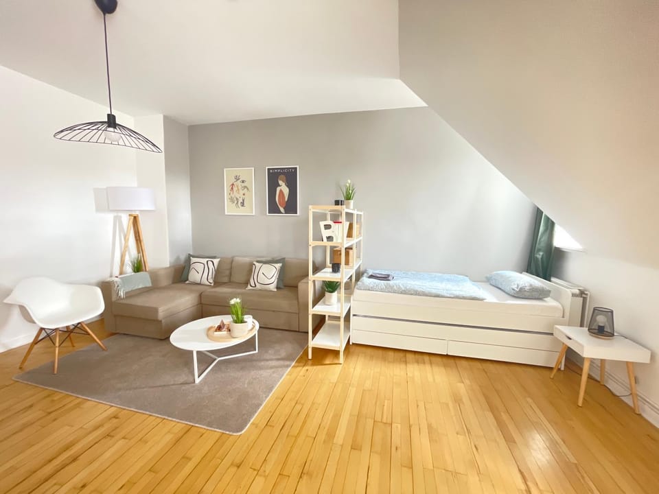 Bed, Living room, Bedroom