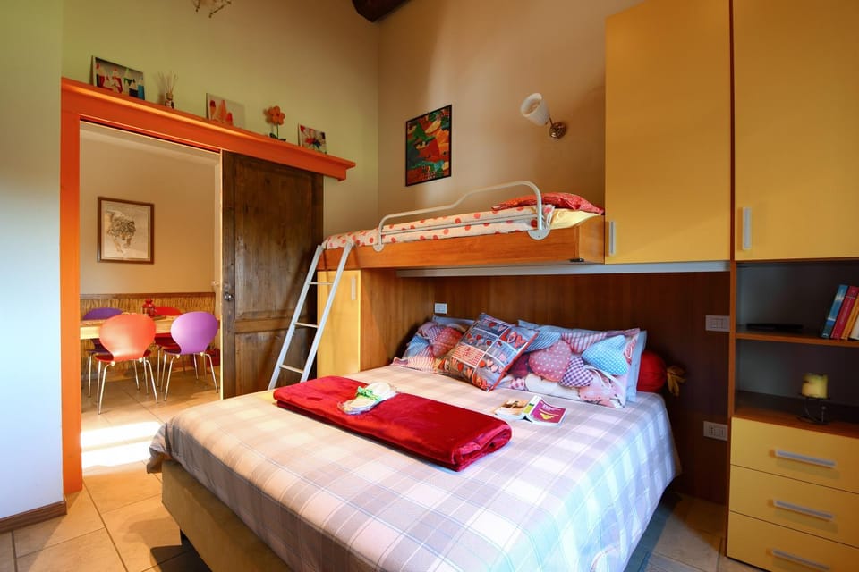 Photo of the whole room, bunk bed