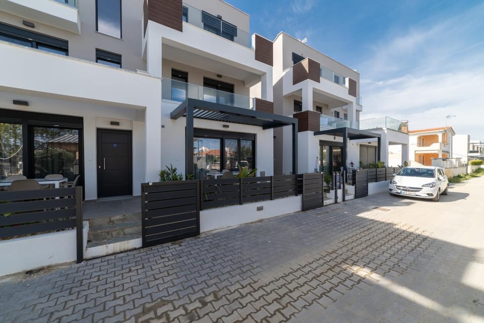 Property building, Street view