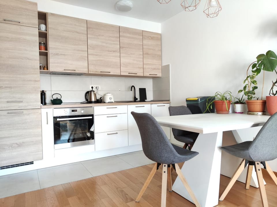 Kitchen or kitchenette, Living room, Seating area, Dining area, pet friendly, stove