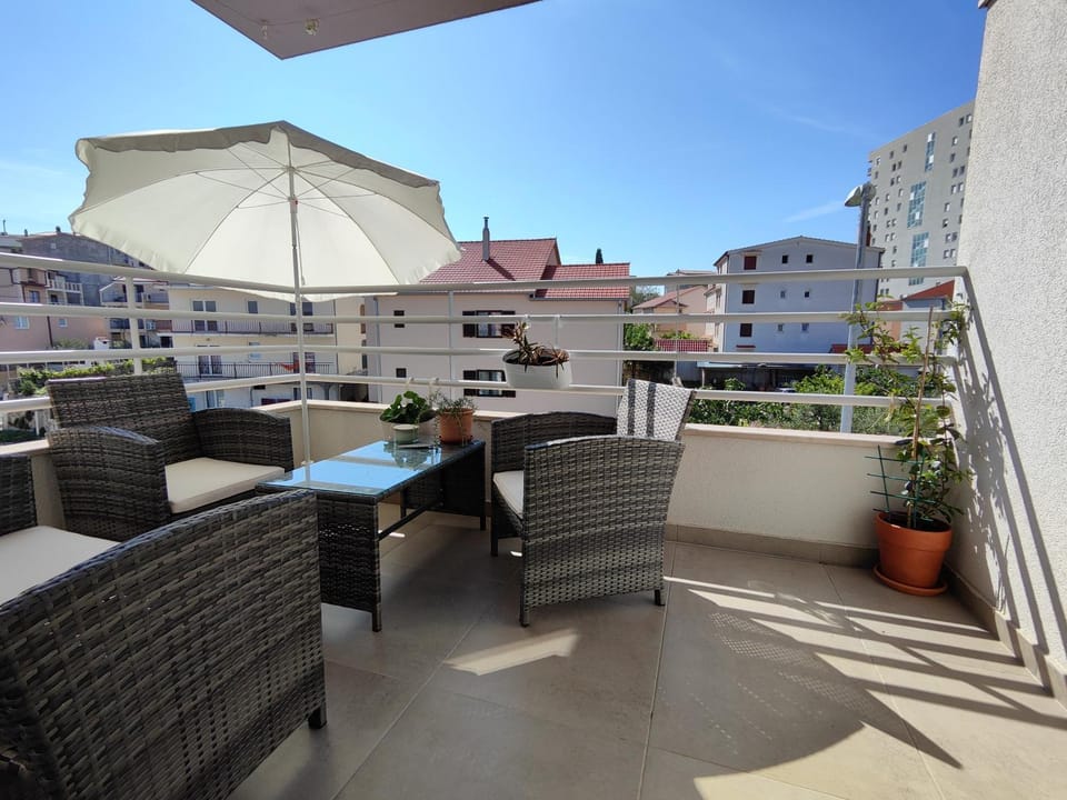 Day, View (from property/room), Balcony/Terrace, Seating area