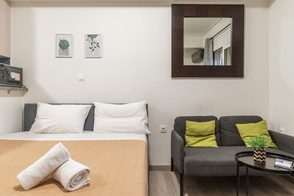 Bed, Seating area