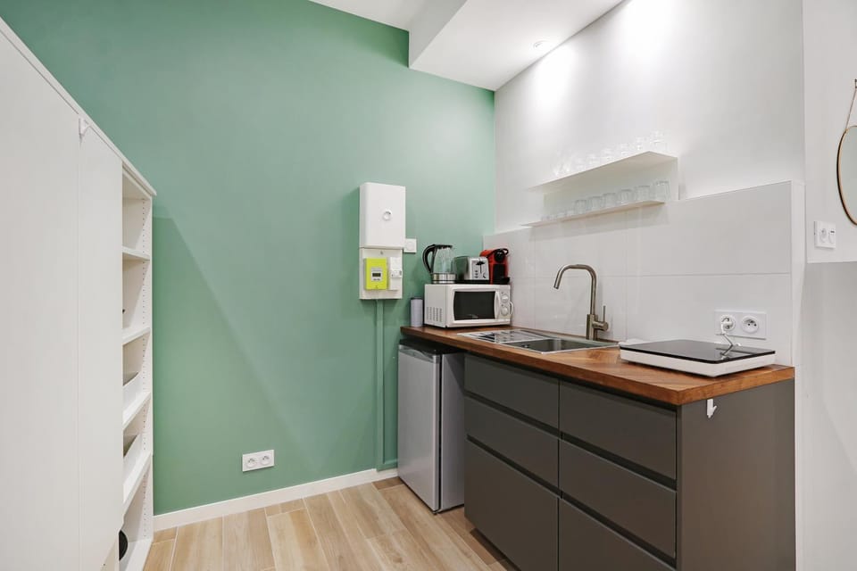 Coffee/tea facilities, minibar, stove