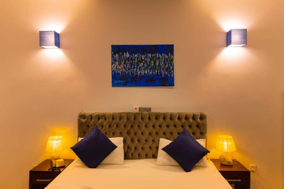 Bed, Seating area, Bedroom