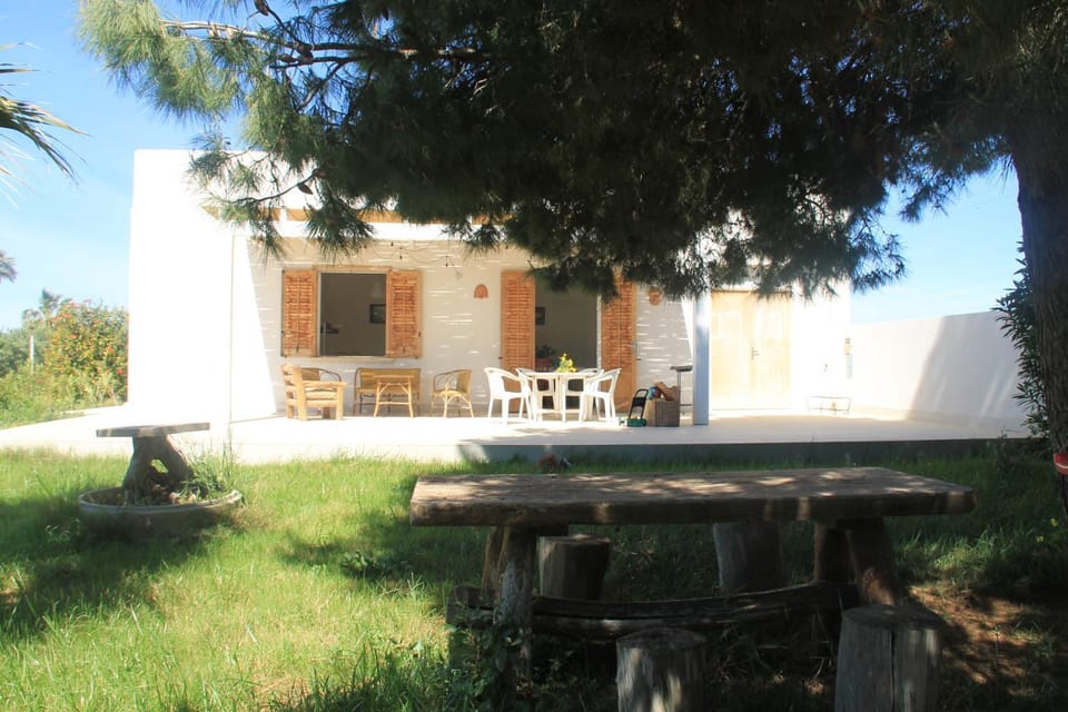 Property building, Patio, Garden, Dining area