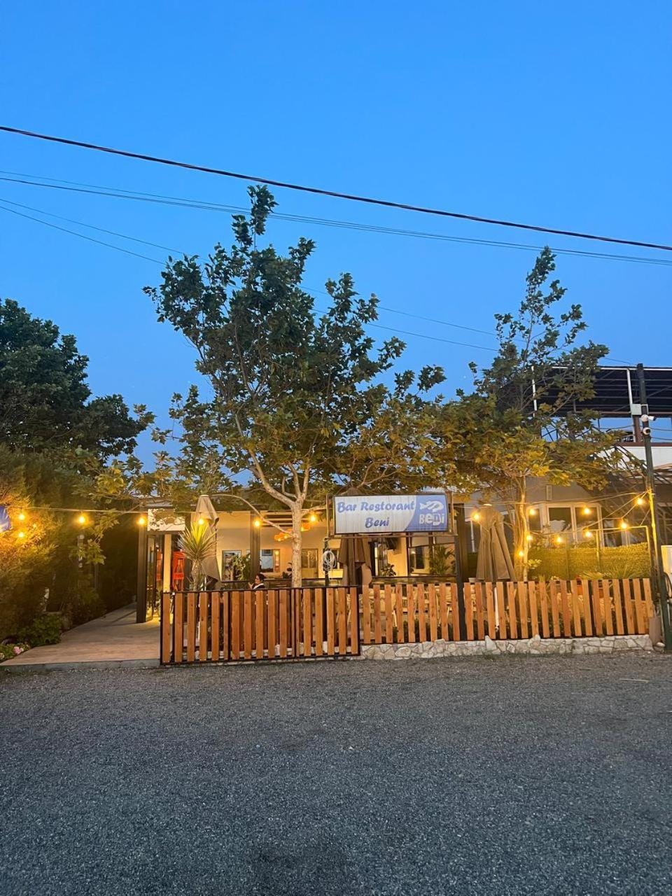 Restaurant/places to eat, Facade/entrance