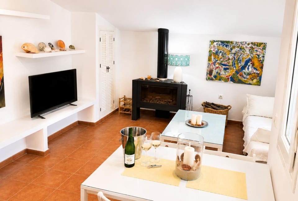 TV and multimedia, Living room, fireplace