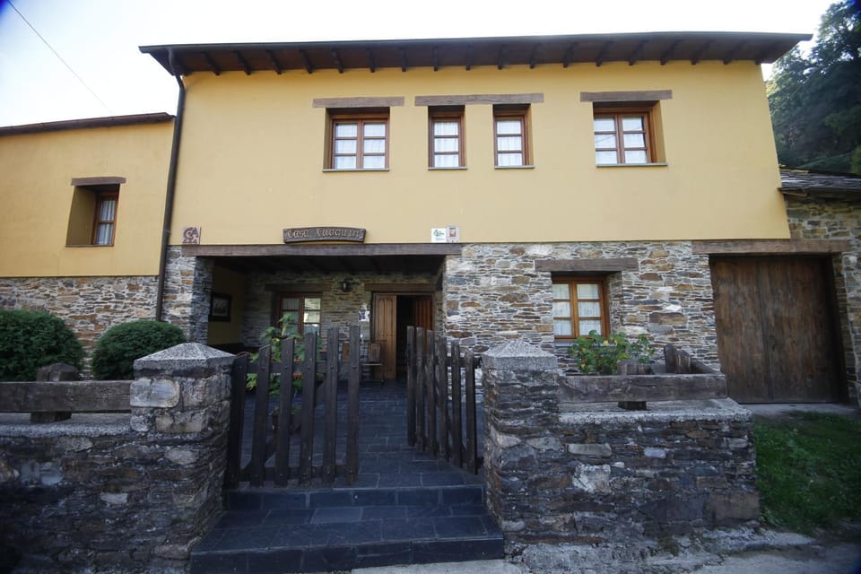 Casa Xuaquin Bed and Breakfast in Asturias