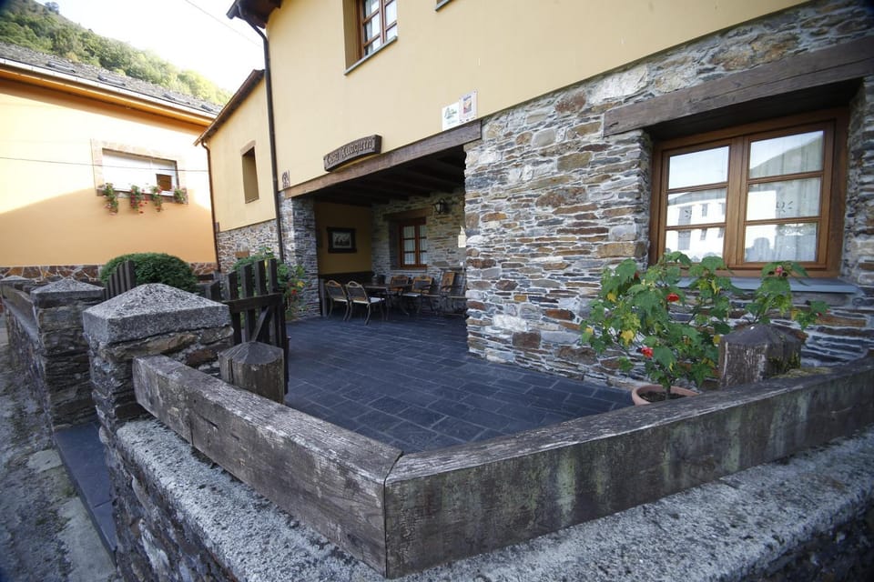 Casa Xuaquin Bed and Breakfast in Asturias