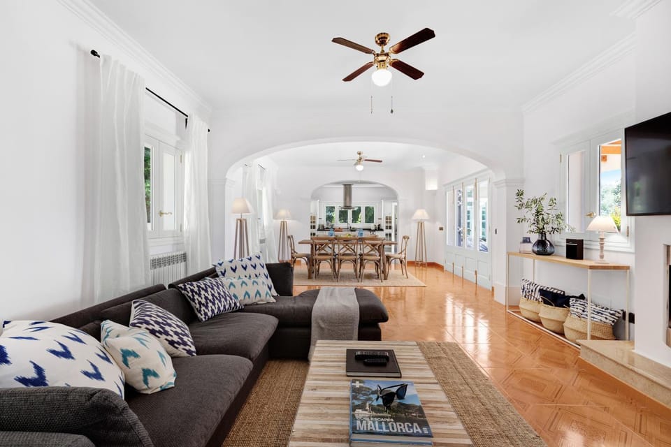 TV and multimedia, Living room, Dining area