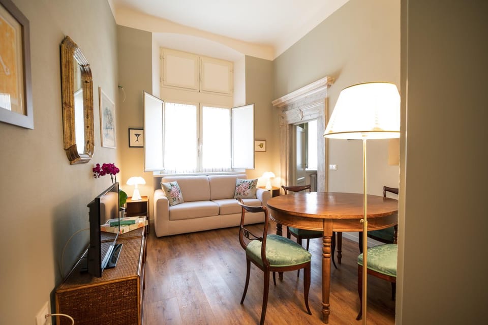 Living room, Seating area, Dining area, hair dresser