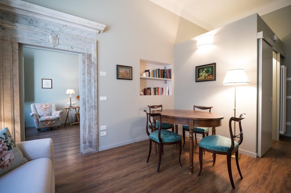 Living room, Seating area, Dining area, hair dresser