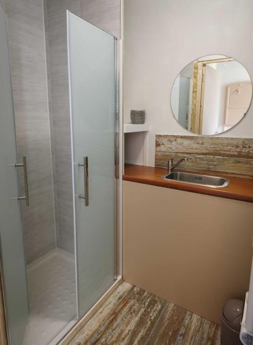 Shower, Bathroom