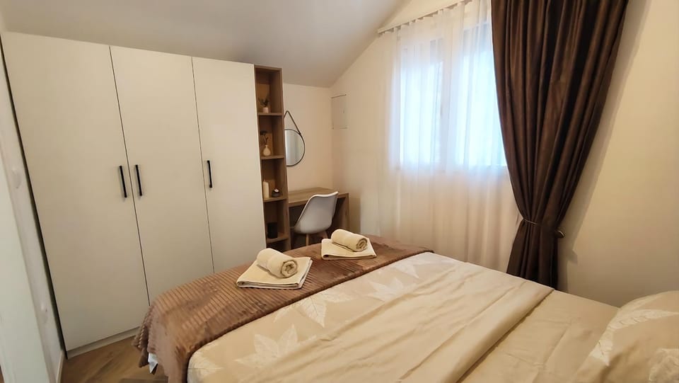 Bed, Bedroom, towels, wardrobe