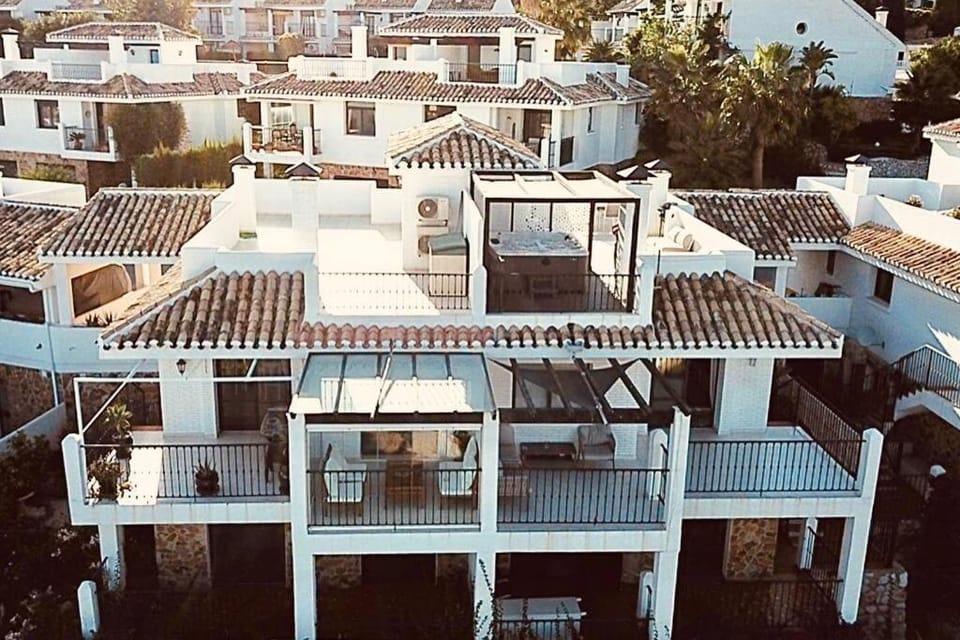 3 Bedroom Semi Detached Villa with Stunning Views! Apartment in Benalmadena