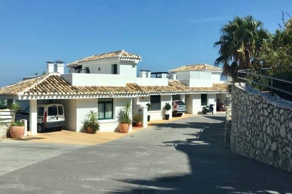 3 Bedroom Semi Detached Villa with Stunning Views! Apartment in Benalmadena
