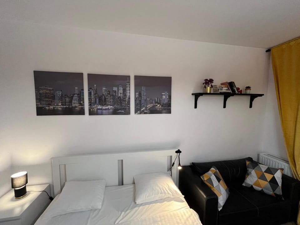 Targowa Charming Studio Apartment in Warsaw