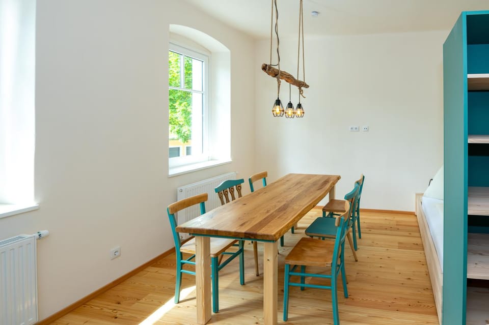 Seating area, Dining area