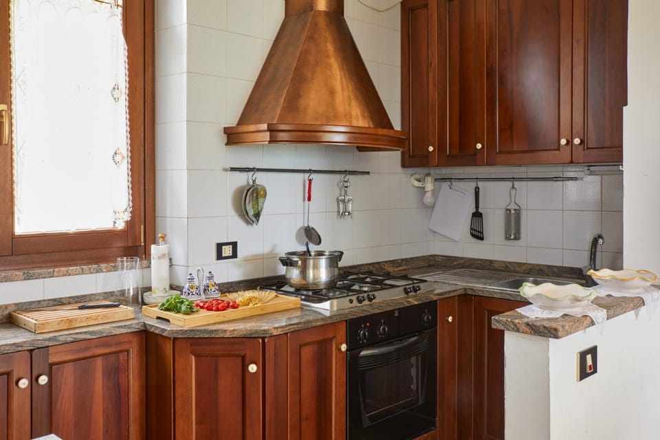 Coffee/tea facilities, Kitchen or kitchenette, pet friendly, stove