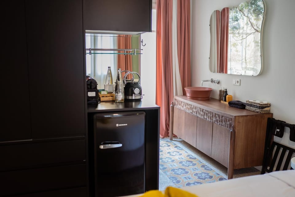 Bathroom, Kitchen or kitchenette, minibar