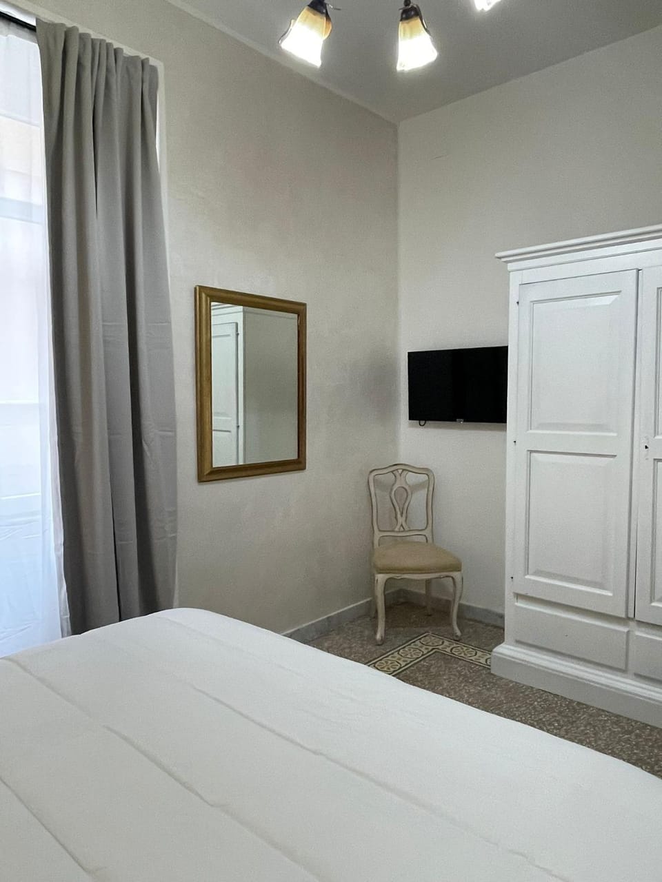 TV and multimedia, wardrobe