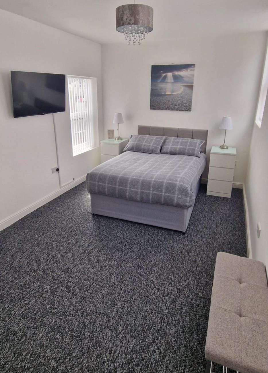 Bed, TV and multimedia, Bedroom, wardrobe