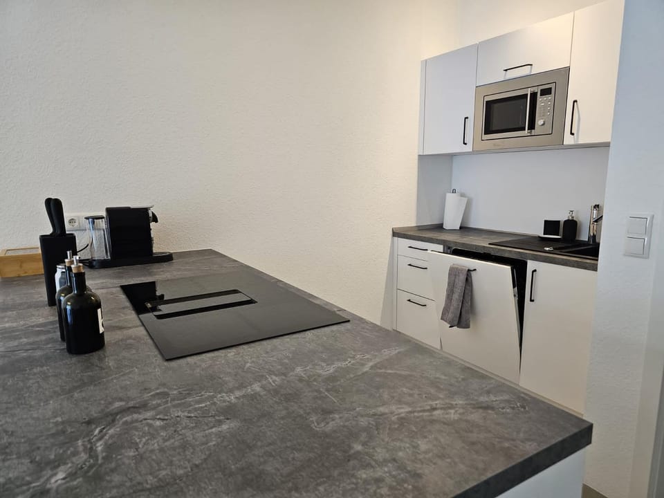 Kitchen or kitchenette, pet friendly, stove, toaster