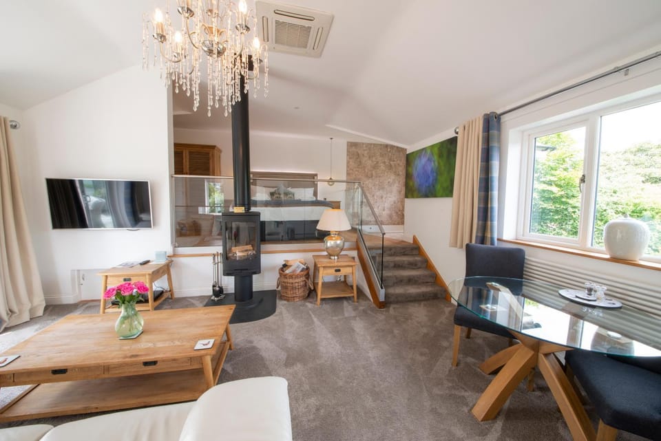 Communal lounge/ TV room, Living room, Dining area, flat iron