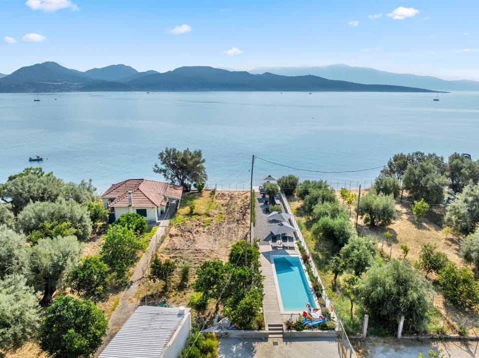 Bird's eye view, Pool view, Sea view, Swimming pool, Location