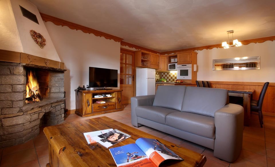 Kitchen or kitchenette, Living room, Dining area