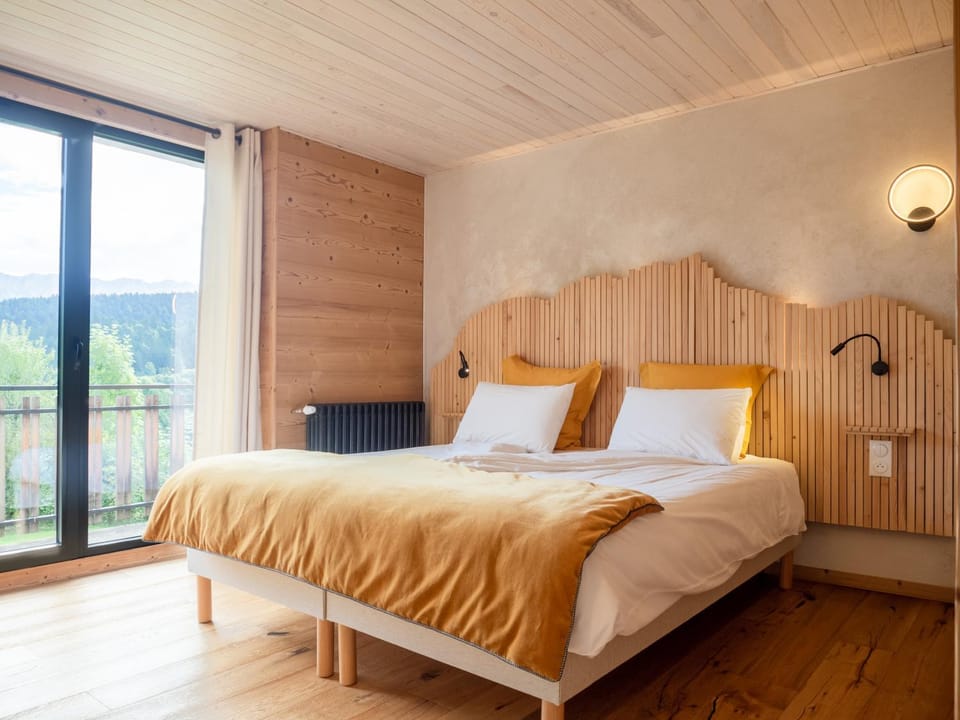 Domaine Les 4 Vents, élégant gîte privé 4 suites vue montagne pour 2 à 8 personnes au cœur de 12 hectares de nature House in Provence-Alpes-Côte d'Azur