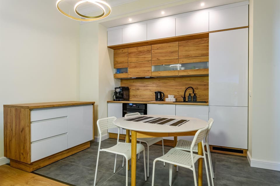 Kitchen or kitchenette, Dining area, oven, stove