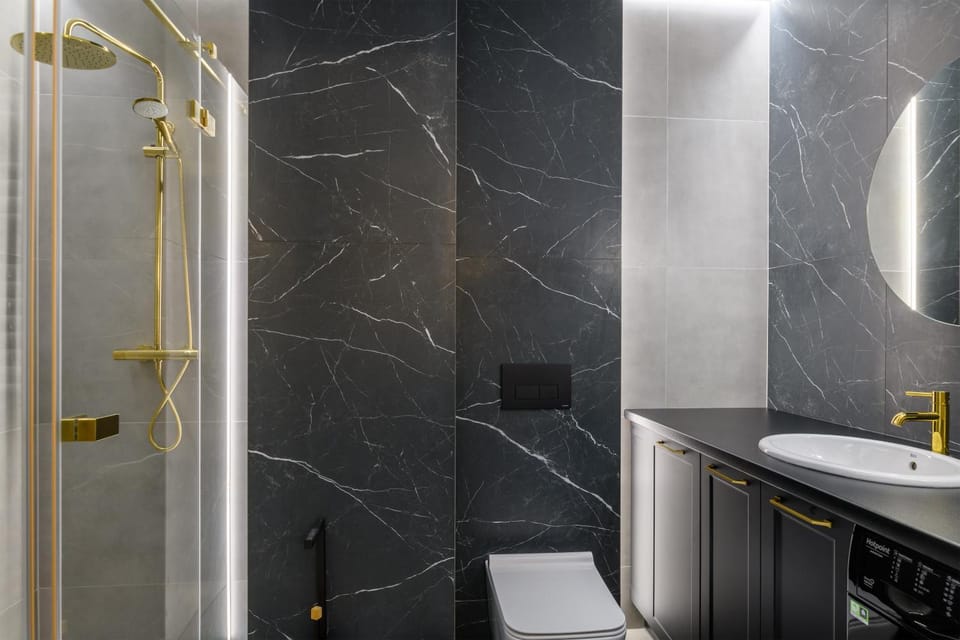 Shower, Toilet, Bathroom, towels