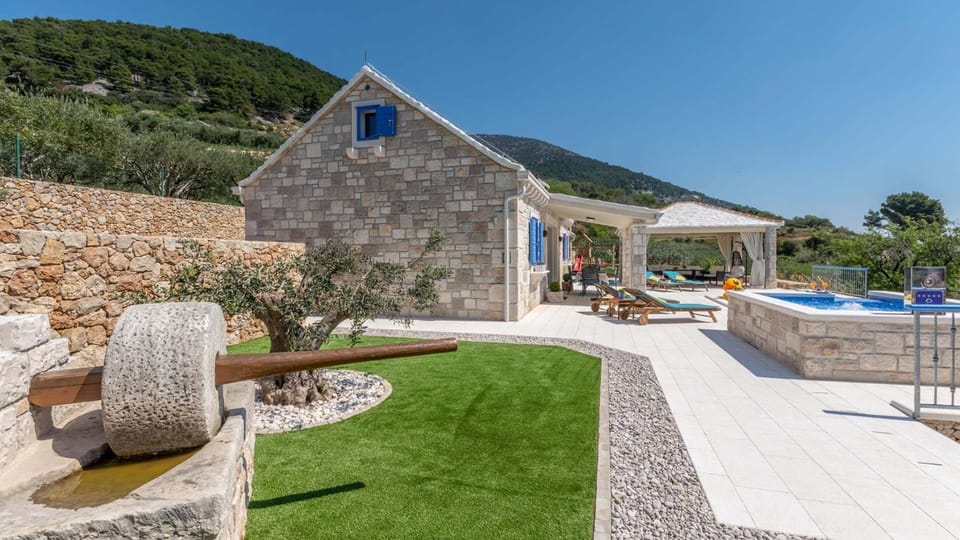Traditional stone poolside villa in Bol Villa in Bol