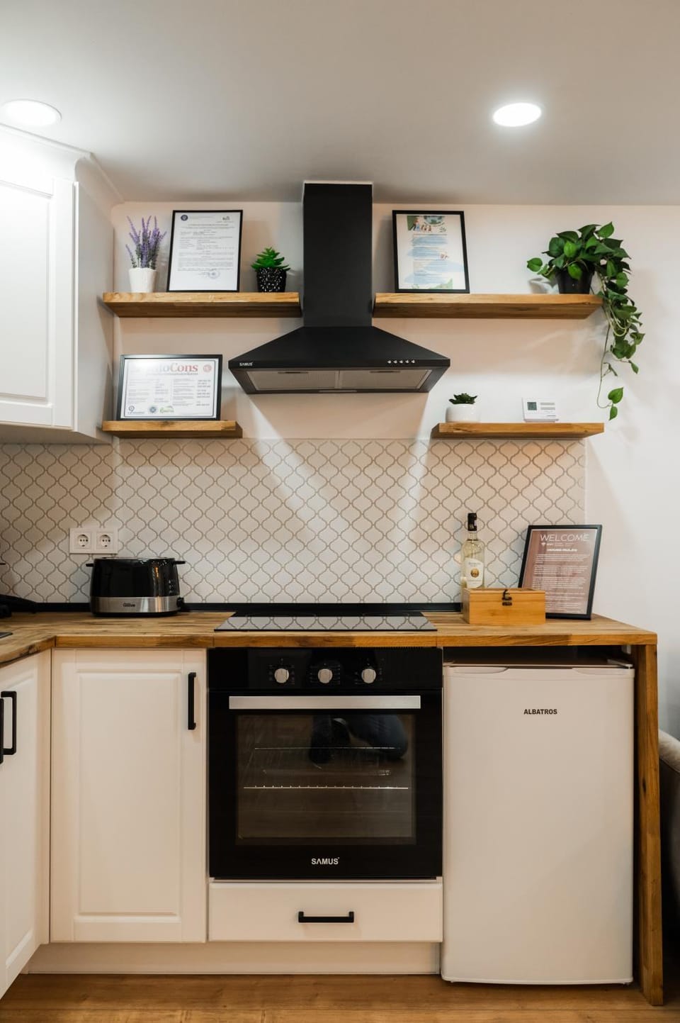 Kitchen or kitchenette, pet friendly, stove
