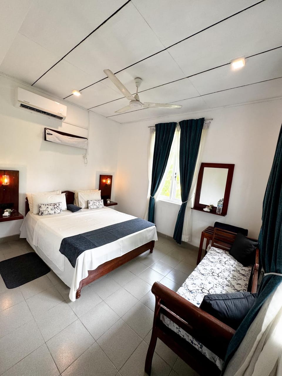 Bed, Photo of the whole room, Bedroom, air conditioner